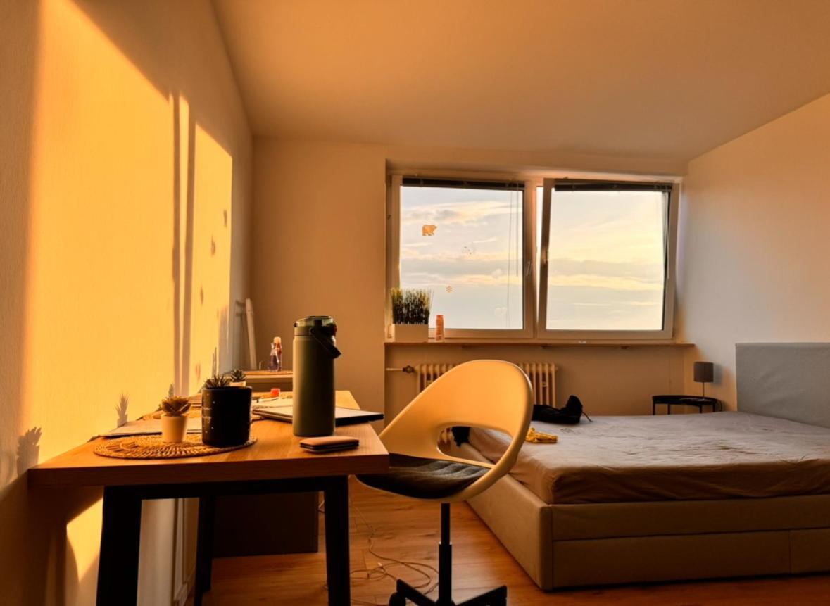 Sunny In Apartment *